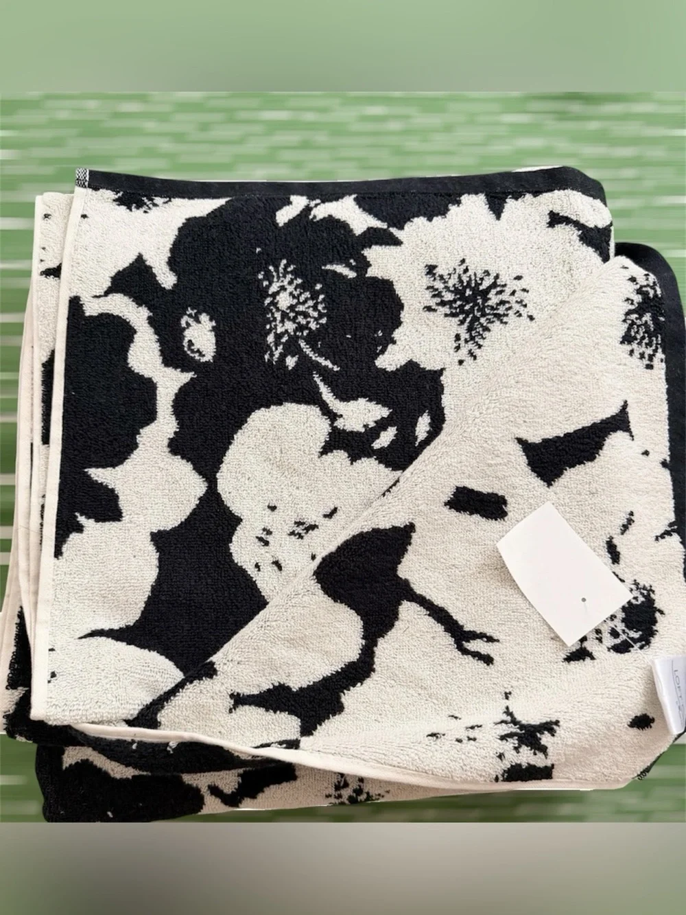 1 PC LOFT Bath Towel- BLACK MILK IN BLOOM NWT
